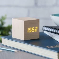 Gingko Radio Réveil Cube Click Clock - LED Maple / Orange